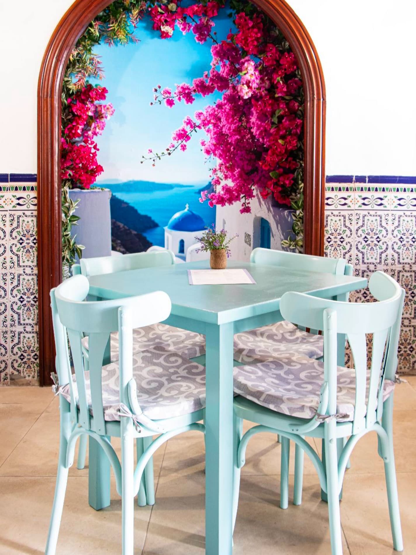 Alfa Pita interior with Santorini mural